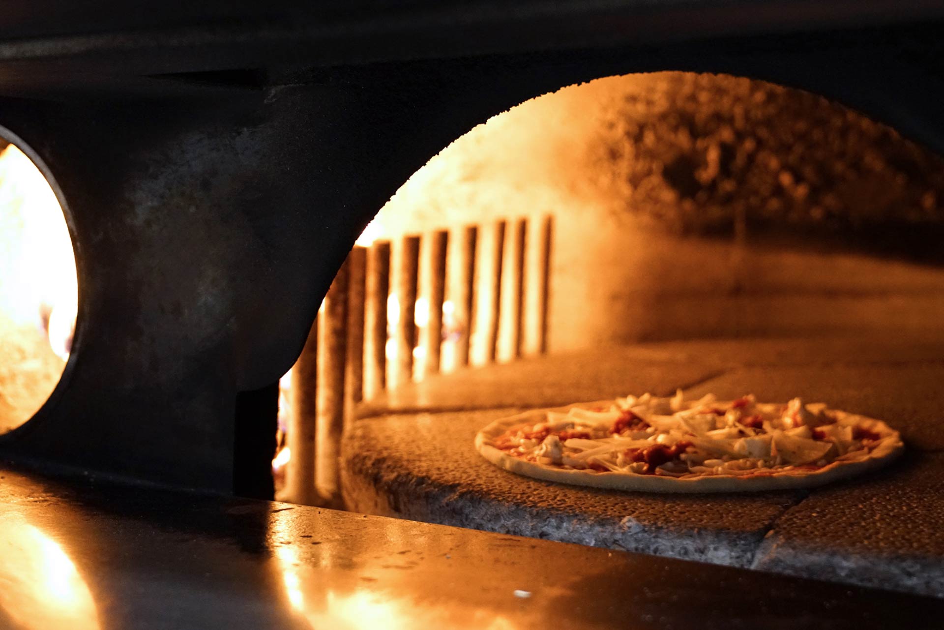 Pizzas al horno de leña